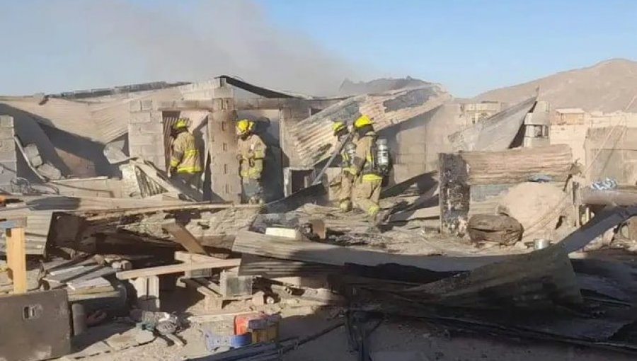 Tres personas murieron tras incendio en un campamento en Calama