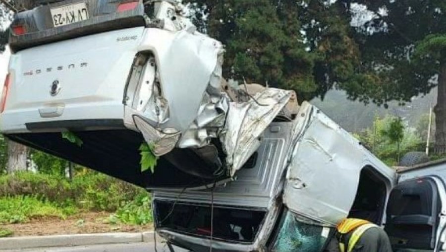 Impactante accidente en Bosques de Montemar: Camioneta termina volcada y sin sus ruedas traseras