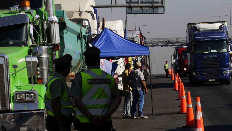 Mantienen en prisión preventiva a camionero que portaba pasta base y un arma durante paro en la región de Valparaíso