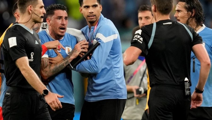 FIFA abre expediente contra Federación de Uruguay y cuatro jugadores por protestas tras eliminación del Mundial