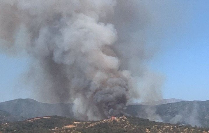 Declaran Alerta Roja para Quilpué por incendio forestal cercano a sectores habitados: 45 hectáreas han sido consumidas