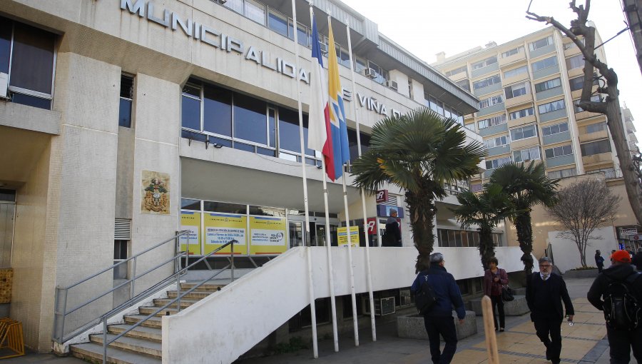 Conflicto de la salud municipal en Viña: Aprueban leaseback con deuda a 10 años, alta incertidumbre sobre interesados y sin plan B