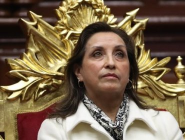 Dina Boluarte jura como presidenta de Perú luego de la destitución y detención de Pedro Castillo