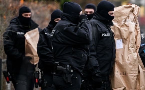Arrestan en Alemania a 25 personas acusadas de planear un golpe de Estado con la participación de un noble, exmilitares y políticos