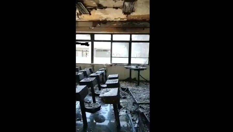 Sala de clases del Instituto Nacional resultó quemada en medio de nueva jornada de incidentes