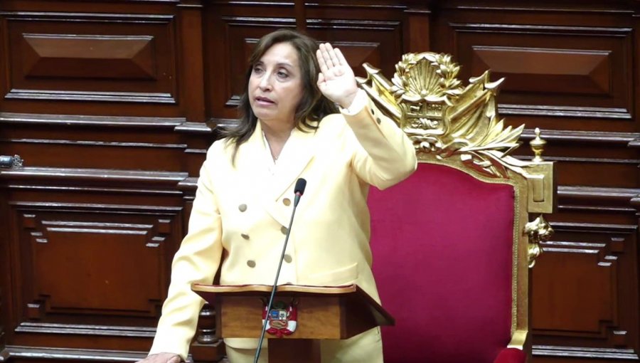 Quién es Dina Boluarte, la primera mujer presidenta de Perú que asumió el cargo tras la destitución de Pedro Castillo