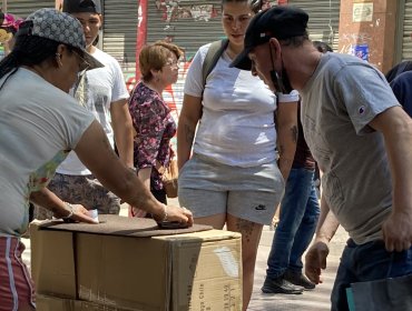 Vuelve el comercio ambulante al centro de Santiago: Se reinstalaron en Paseo Puente y Cal y Canto