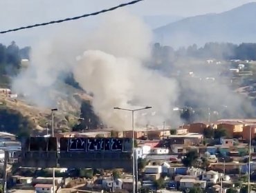 Incendio en edificio de Viña del Mar moviliza a Bomberos: dos departamentos afectados por las llamas en Glorias Navales
