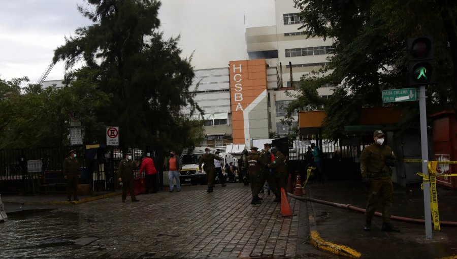 Paciente del Hospital San Borja Arriarán de Santiago falleció tras caer desde el séptimo piso: investigan si fue accidente o suicidio