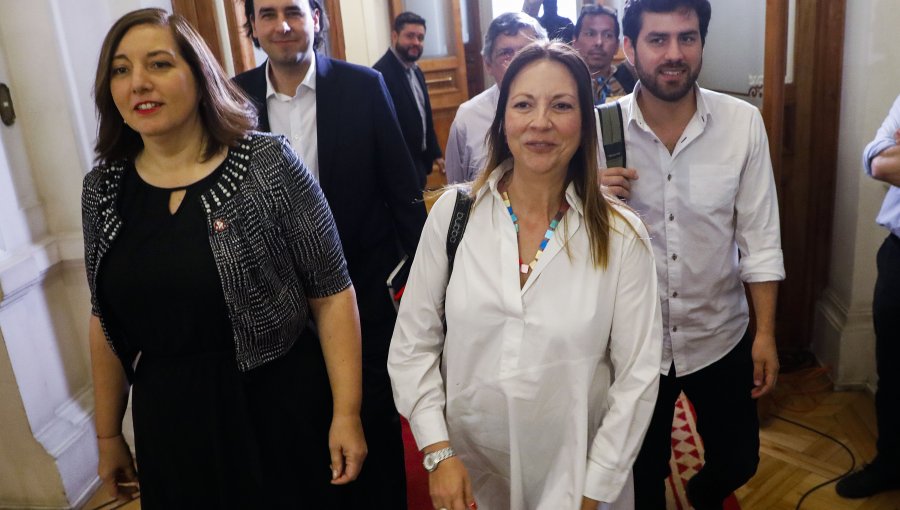 Partidos nuevamente no sellan un acuerdo constituyente: Presidenta del PPD culpó a la "presión de Amarillos" y a la "resistencia de RN"