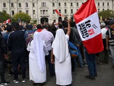 Manifestantes en Perú exigen nuevas elecciones mientras la presidenta Boluarte no descarta la posibilidad de convocarlas