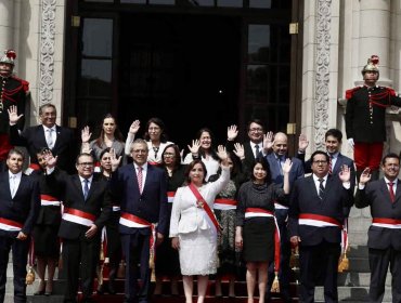 Dina Boluarte tomó juramento al nuevo gabinete de Perú en medio de convulsionado ambiente político y social