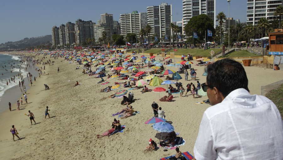 "No es habitual": Meteorólogo explica los casi 31º de este domingo en la costa de Viña del Mar y por qué en Valparaíso sólo hubo 23º