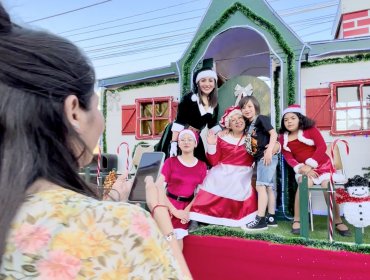 Tradicional caravana navideña acercó al Viejito Pascuero a los niños de Limache: recorrido se extenderá hasta el 22 de diciembre