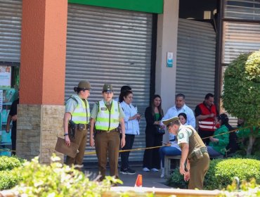 Con intercambio de disparos y dos personas usadas como escudos humanos terminó asalto a tienda de telefonía en Puente Alto