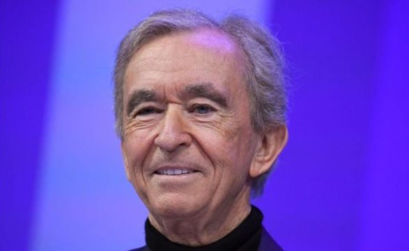 Quién es Bernard Arnault, el hombre que destronó a Elon Musk como el más rico del mundo