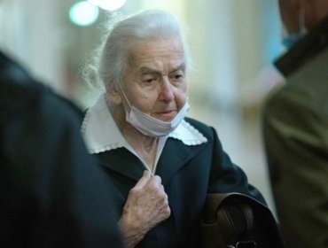 Fiscalía de Berlín ordenó el ingreso en prisión de alemana negacionista del Holocausto de 94 años