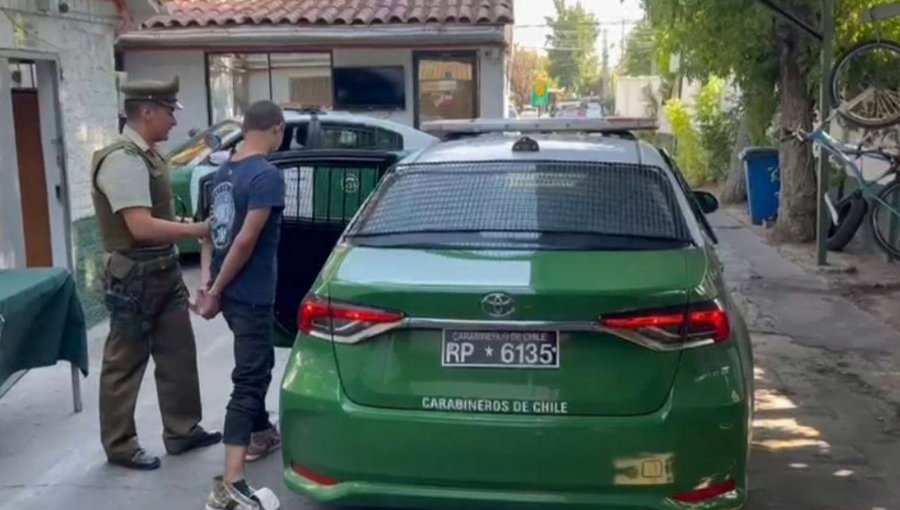 Detienen a dos motochorros luego de chocar contra un poste tras realizar "tour delictual" en La Reina y Ñuñoa