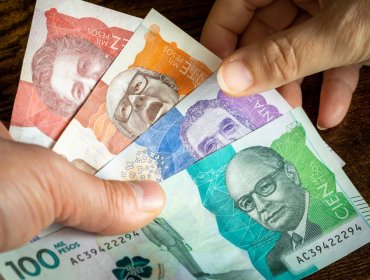 Presidente de Colombia anuncia un incremento del 16% del salario minimo para el 2023
