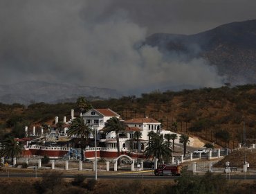 Ocho incendios forestales siguen siendo combatidos en la región de Valparaíso: cuatro comunas se mantienen en Alerta Roja