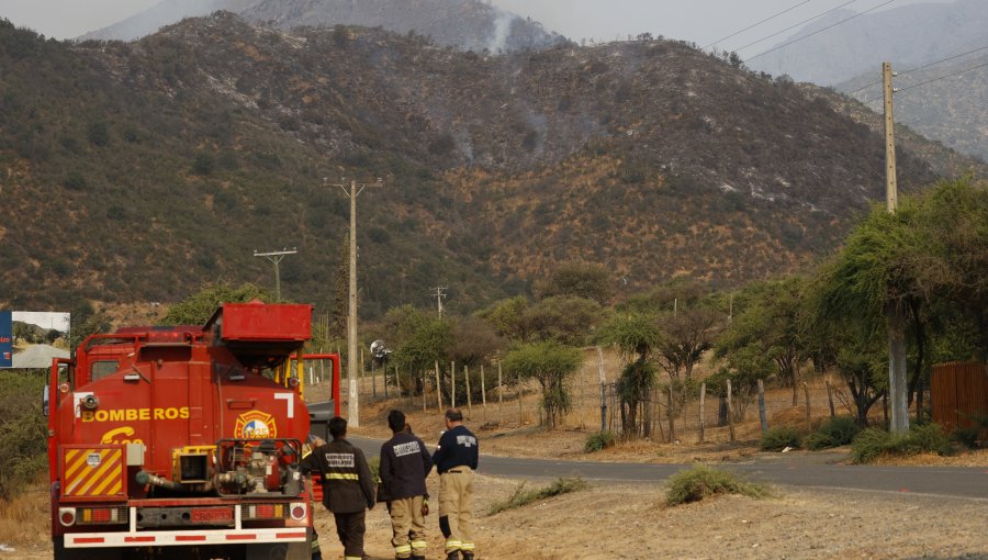 Cuatro comunas de la región de Valparaíso siguen en Alerta Roja por incendios forestales
