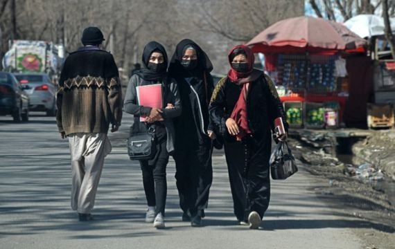 Talibanes anunciaron la revocación del acceso a las instituciones de educación superior para las mujeres en Afganistán