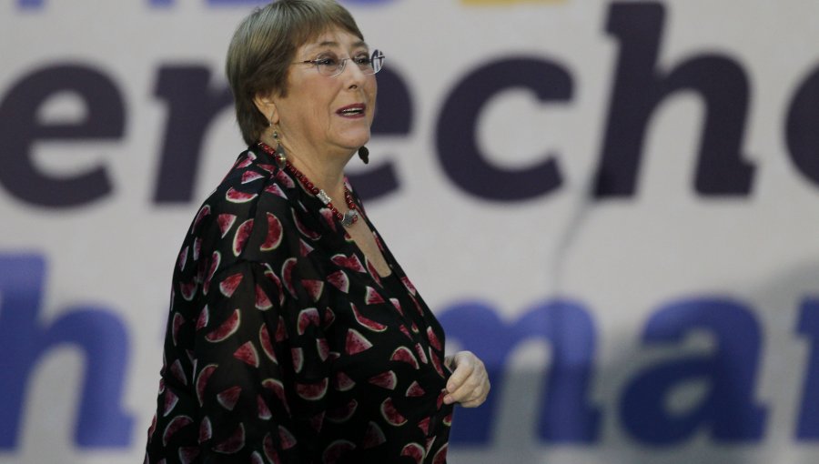 Expresidenta Bachelet afirma estar "dispuesta a contribuir" en el proceso constituyente, pero que "se necesita gente nueva"