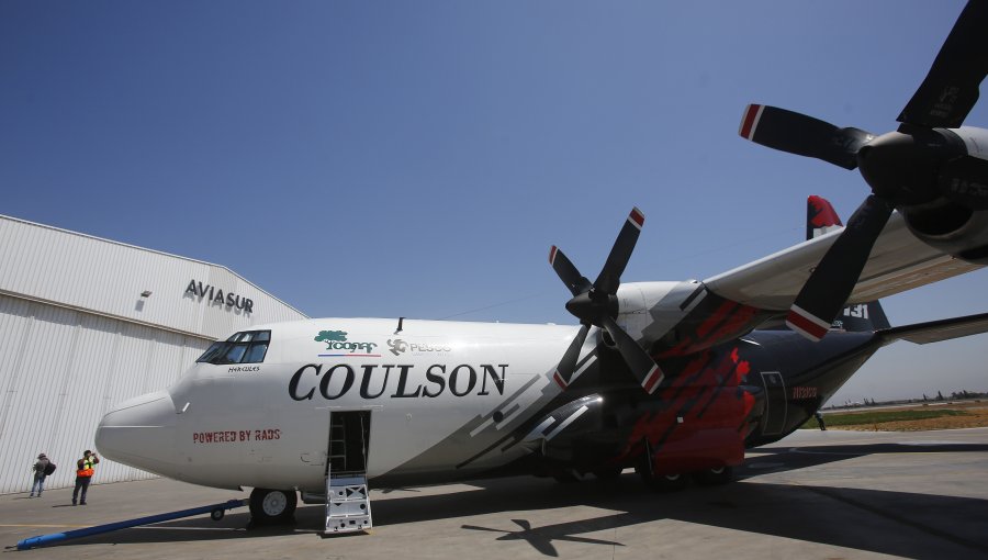 Autoridades presentaron el avión Hércules C-130 que apoyará las tareas de control de incendios forestales