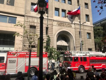 Amago de incendio afectó a las dependencias del Ministerio de Justicia: funcionarios fueron evacuados