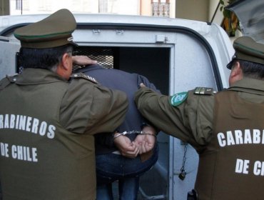 Detienen a dos motochorros que robaron millonaria cifra a adultos mayores a la salida de un banco en Ñuñoa