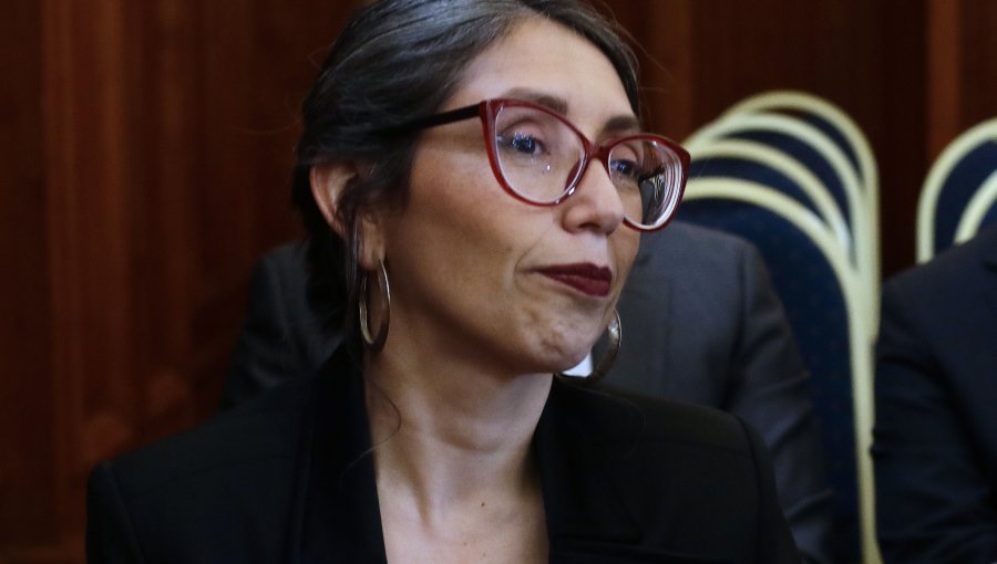 Karinna Fernández renuncia a la postulación para el cargo de Fiscal Nacional haciendo una dura crítica al desarrollo del proceso