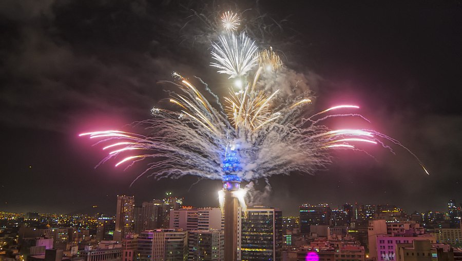 Por cuarto año consecutivo: Cancelan show de fuegos artificiales de Año Nuevo en la Torre Entel