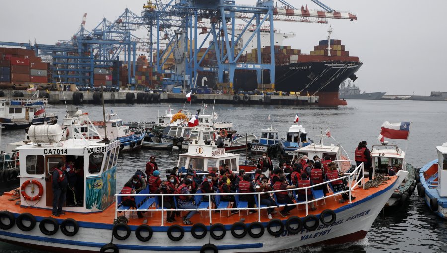 Los graves perjuicios económicos para comerciantes y lancheros de Valparaíso si se suspende el show pirotécnico de Año Nuevo
