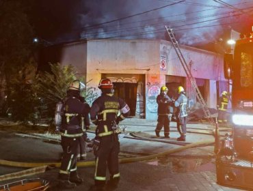 Incendio desata tragedia en cité de Santiago: madre y sus dos hijos mueren tras quedar atrapados en una habitación