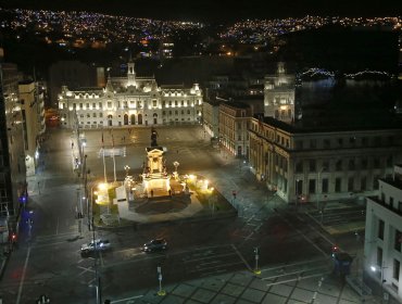 En suspenso se mantiene criticada fiesta de tres días en plaza Sotomayor de Valparaíso por falta de informe clave de Carabineros