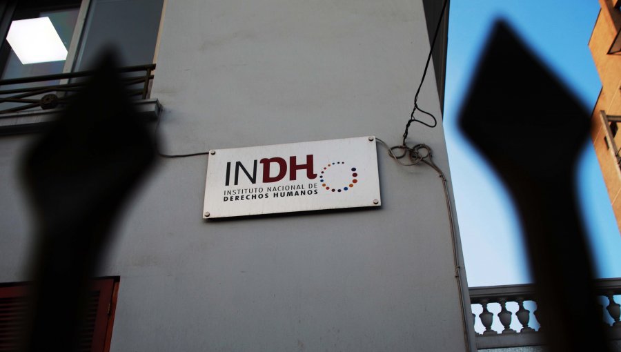INDH se querella contra gendarmes por interno con dedo cercenado en Colina II: los acusan de presionar a terceros para efectuar la agresión
