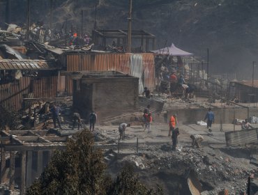 Dos personas fallecidas, 130 viviendas destruidas, 30 lesionados, 131 albergados y 125 hectáreas consumidas ha dejado el incendio en Viña