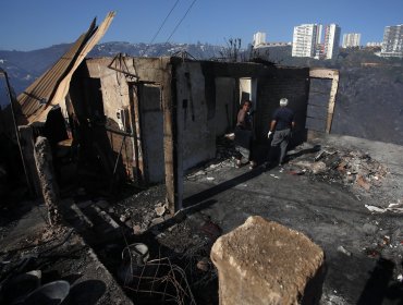 Gobierno cifra en 130 las casas destruidas y en 125 las hectáreas consumidas por incendio en la parte alta de Viña del Mar