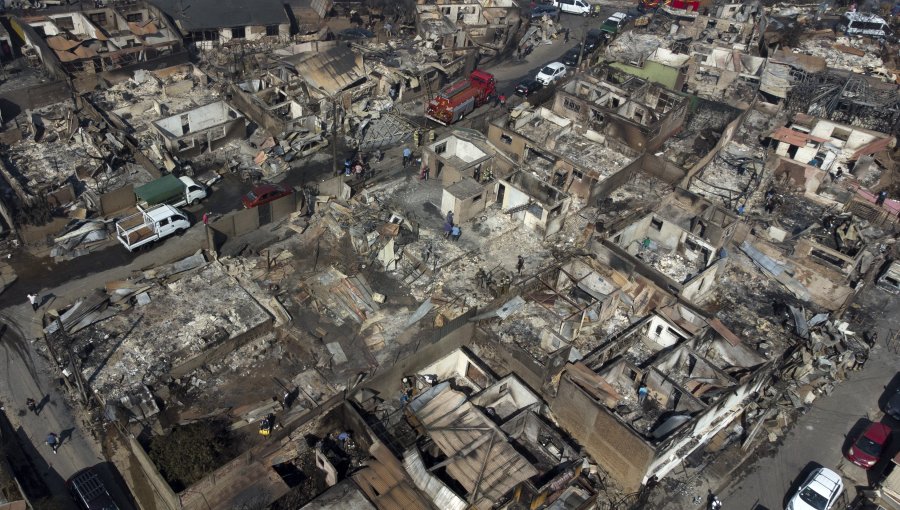 Ripamonti confirma 131 casas quemadas por incendio, pero aclara que trabajan sobre un rango entre 200 a 500 viviendas