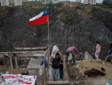 Megaincendio en Viña del Mar consumió 261 casas y dejó a 769 damnificados: remueven escombros para iniciar reconstrucción