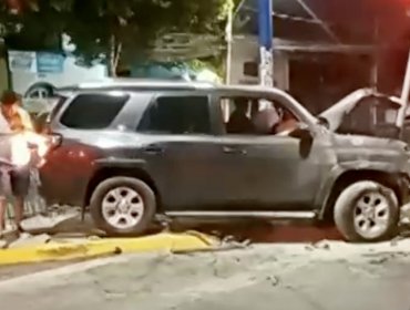 Familia venezolana chocó su automóvil contra un semáforo tras escapar de una encerrona en Providencia