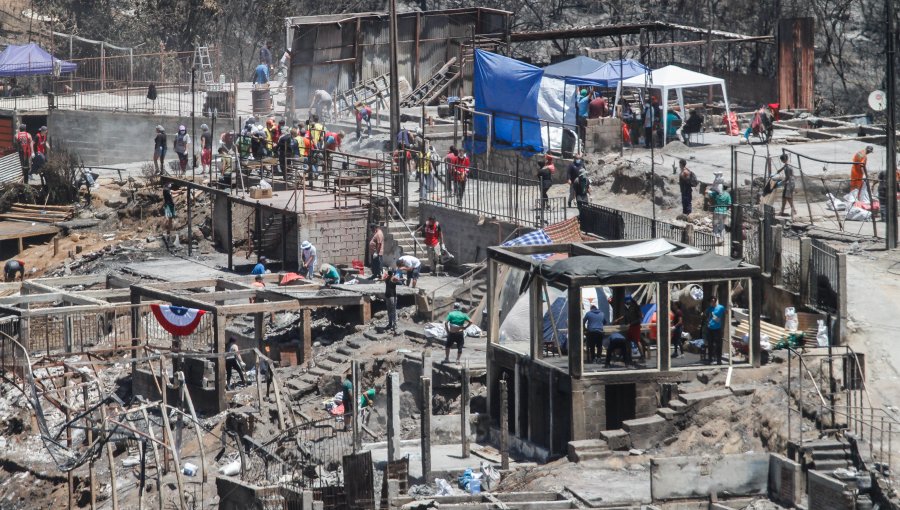 Reconstrucción en Viña: Experto sugiere tomar experiencia del megaincendio de 2014 en Valparaíso y designar un Delegado Presidencial