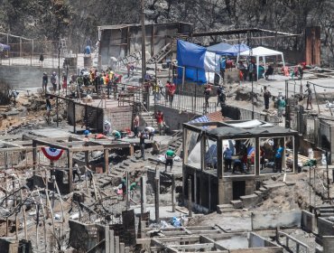 Reconstrucción en Viña: Experto sugiere tomar experiencia del megaincendio de 2014 en Valparaíso y designar un Delegado Presidencial