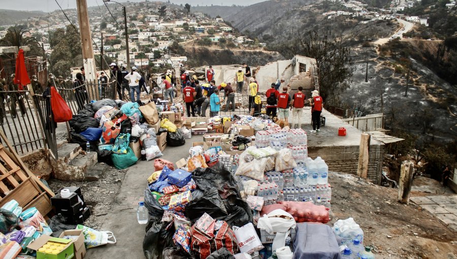 Damnificados por incendio en Viña denuncian robos y a inescrupulosos que buscan apropiarse de ayuda solidaria