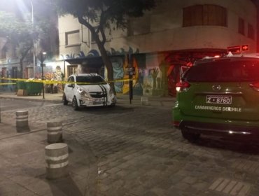 Intento de robo de vehículo termina con conductor apuñalado en el cuello en el Barrio Yungay de Santiago