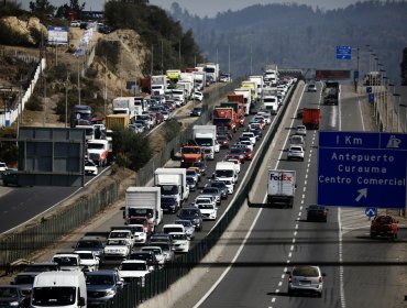 Proyectan salida de 450 mil vehículos desde la región Metropolitana este fin de semana: según el MOP, la mayoría viajará a Valparaíso y Viña