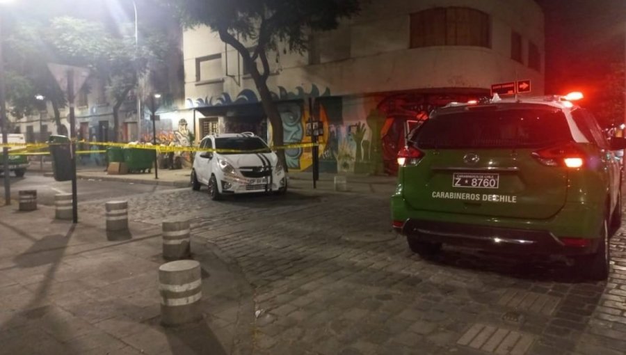 Intento de robo de vehículo termina con conductor apuñalado en el cuello en el Barrio Yungay de Santiago