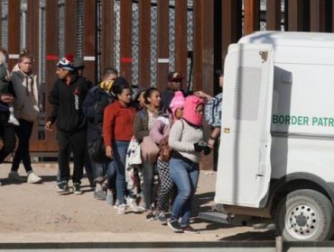 Corte Suprema de Estados Unidos mantiene vigente la política fronteriza de la era Trump que permite expulsar a migrantes