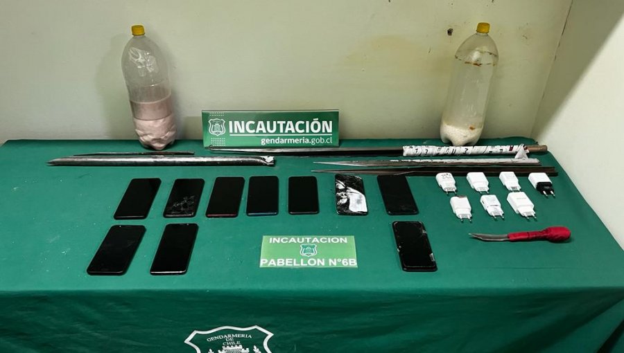 Armas blancas, licores artesanales, droga y celulares incautó Gendarmería en tres cárceles de la región de Valparaíso