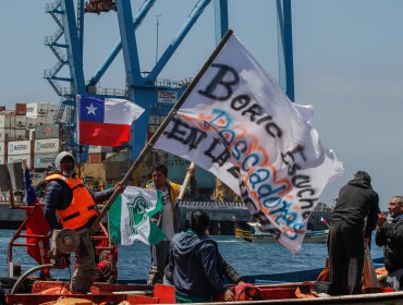 Pescadores de excaleta Sudamericana se manifestaron en Valparaíso tras término del contrato de permanencia en El Manzano de Quintero